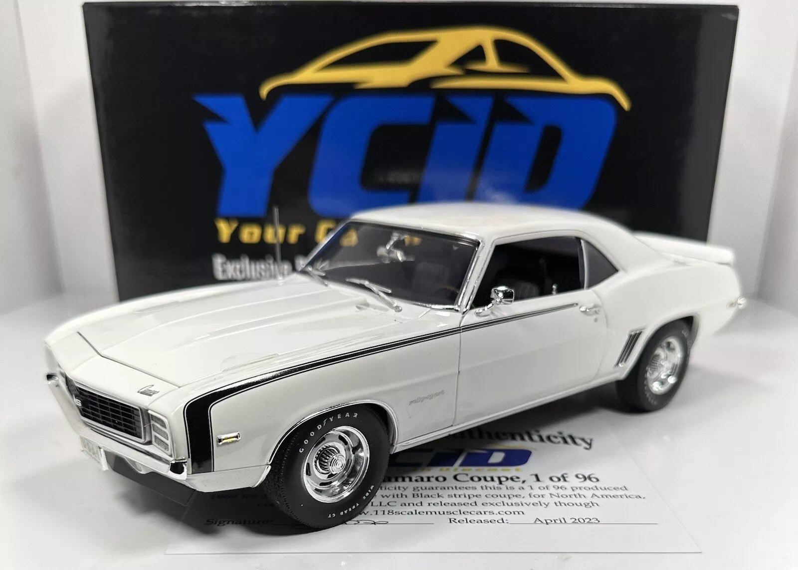 1969 Chevrolet Camaro RS, Coupe, White  (Limitée à 96 unités-Limited to 96 units)