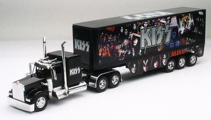 Kenworth W900 Sleeper Cab with 3-Axle Trailer &quot;Kiss&quot;